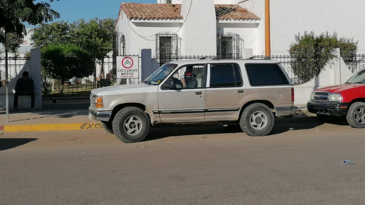 Automovilistas de Navojoa no respetan los estacionamientos para motos