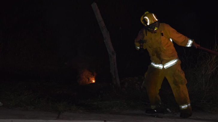 Bomberos de Guaymas sofocan incendio forestal