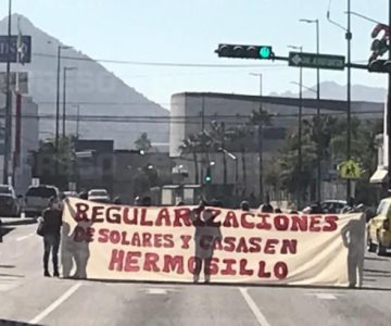 VIDEO | Manifestantes bloquean la calle Rosales; recomiendan usar vías alternas