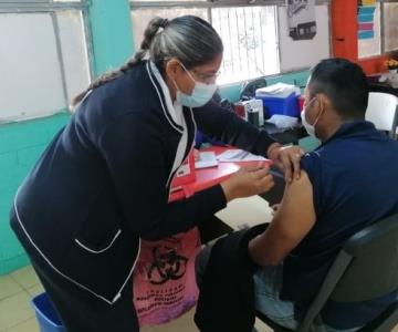 Aplican vacuna de refuerzo a personas mayores de 40 años en Navojoa