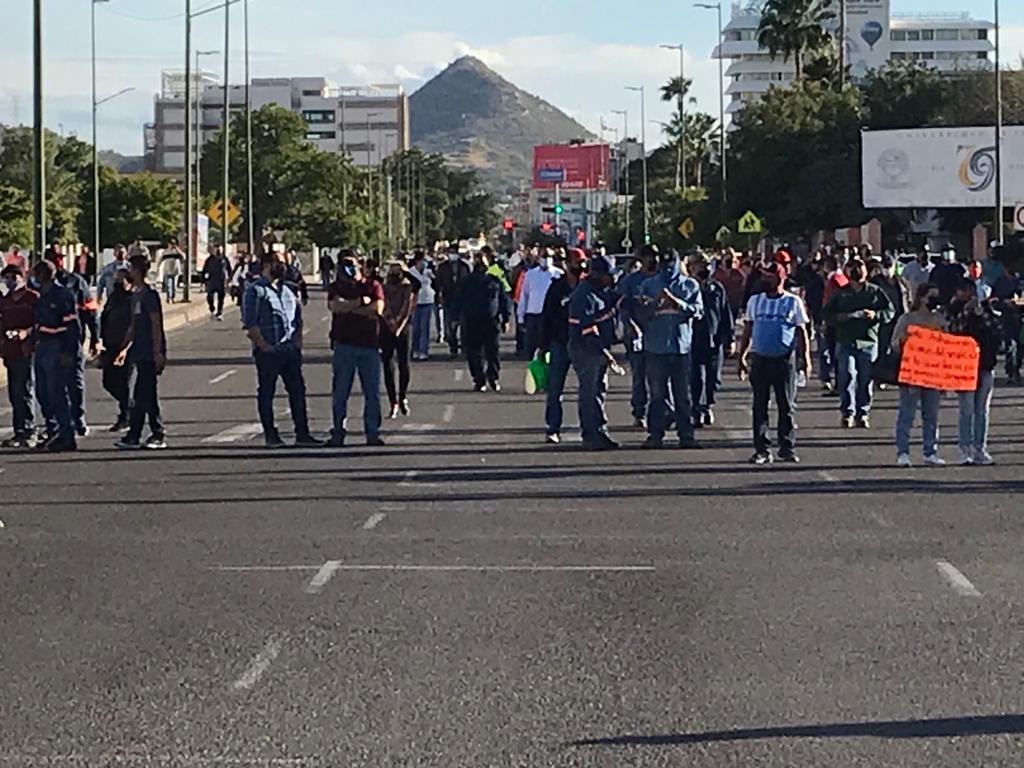 Sindicalizados de Hermosillo bloquean cruce de Luis Encinas y Rodríguez