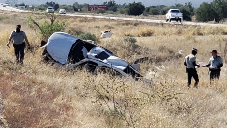 Sale proyectado de su auto y pierde la vida en la carretera Guaymas-Hermosillo