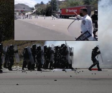 Estudiantes de Ayotzinapa atacan con tráiler sin frenos a Guardia Nacional en Autopista del Sol