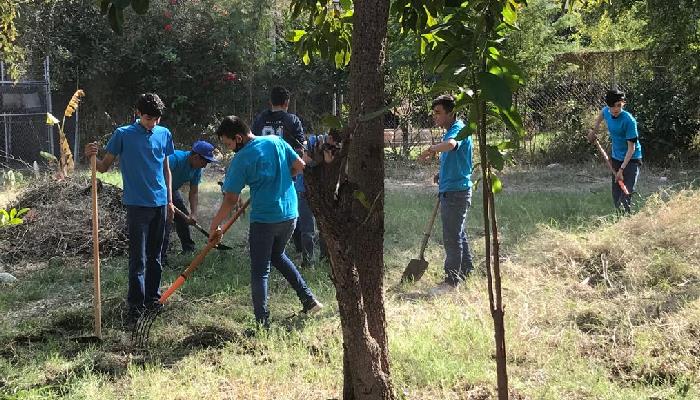 Estudiantes del Instituto Kino rehabilitan huerto de la mano del club Nuestra vida verde