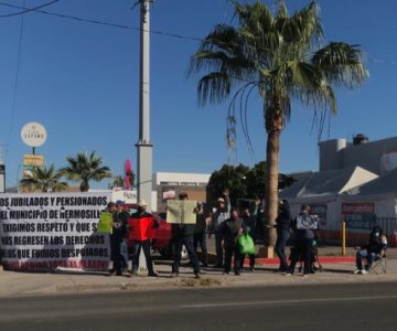 Jubilados y pensionados llevan 26 días en protesta sin ser recibidos por Antonio Astiazarán