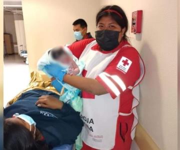 Mujer da a luz abordo de una ambulancia