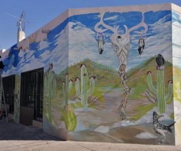 Jóvenes dan vida a casas abandonadas con pinta de murales