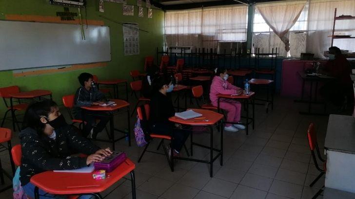 ¡En la prehistoria! Vuelven a clases sin luz ni agua potable