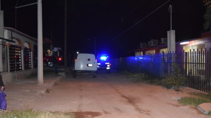 Localizan cuerpo de una mujer en avanzada descomposición dentro de una casa