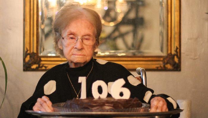 Velia Rivera cumple 106 años junto a su numerosa familia