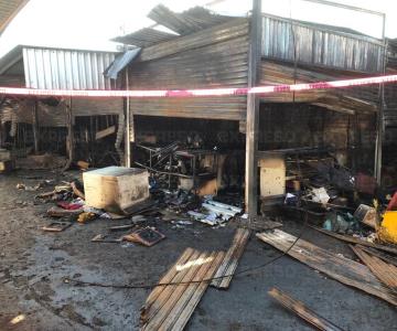 Locatarios del tianguis Héctor Espino ya tienen culpables del incendio