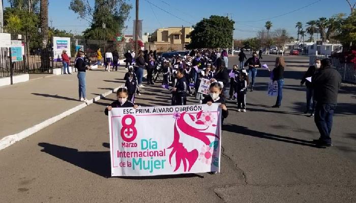 Primaria Álvaro Obregón conmemora Día Internacional de la Mujer con marcha