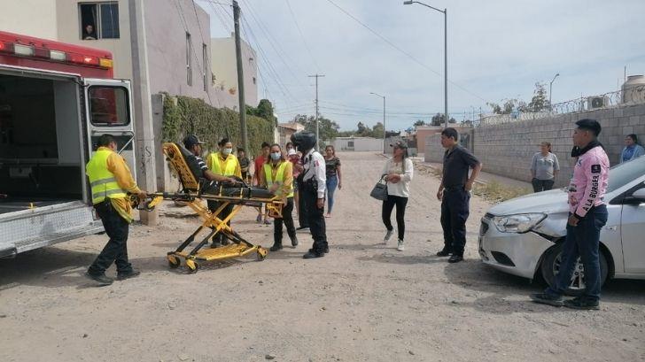 No hizo alto y se llevó de paso a motociclista