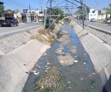 Ya ni se puede ni ir al parque: Río de aguas negras se apodera del canal de Las Villas