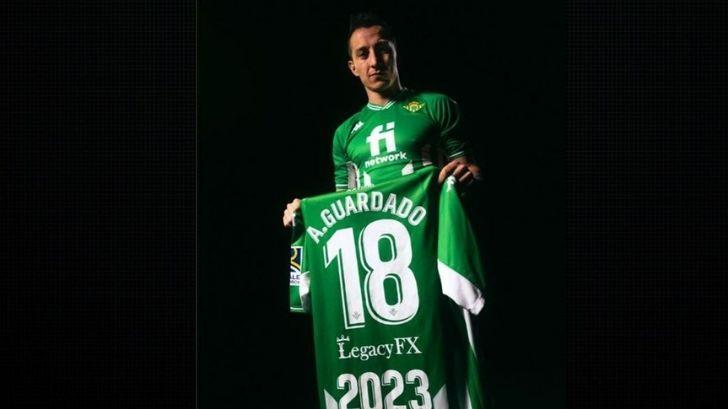 Andrés Guardado renueva con el Betis hasta 2023