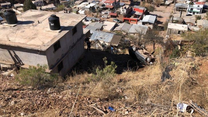 Perdió el control y cayó en un barranco