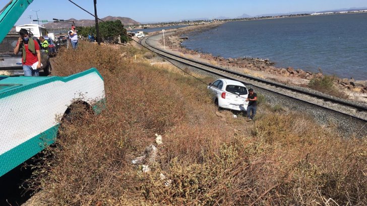 Triple choque deja lesionados en la carretera Guaymas-Empalme