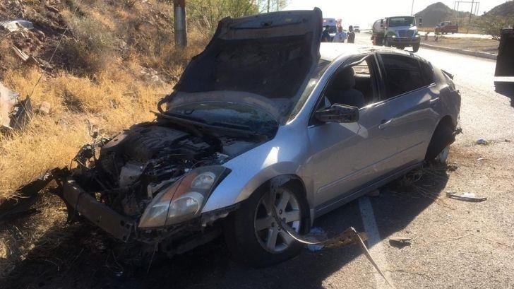 Mujer queda lesionada tras tremendo choque en carretera de Guaymas