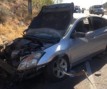 Mujer queda lesionada tras tremendo choque en carretera de Guaymas