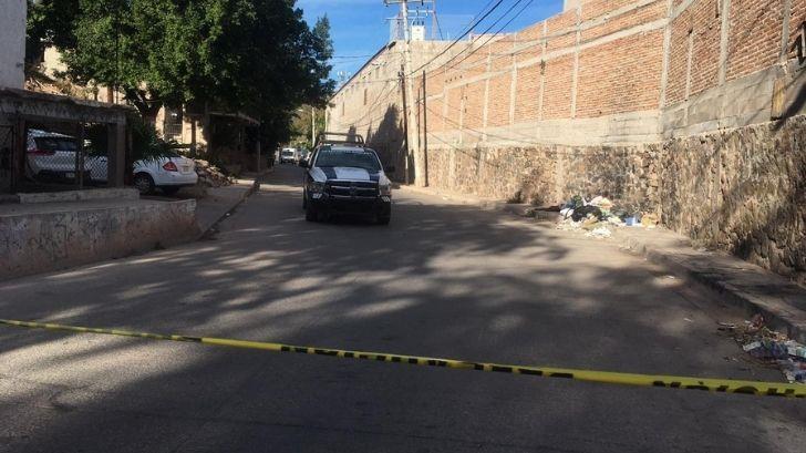 Amanecen dos cuerpos encobijados en Guaymas