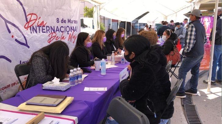 Nogalenses acuden a la Feria de la Salud