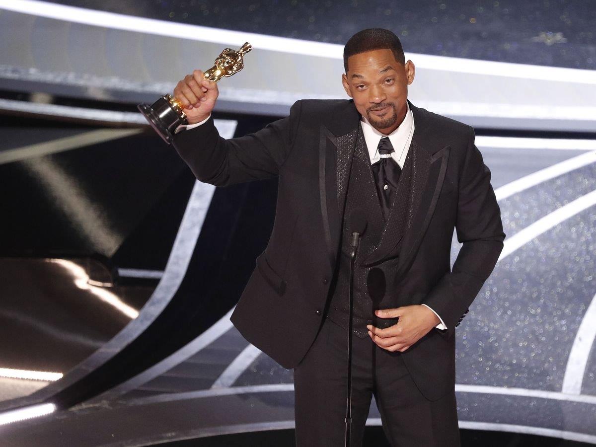 Will Smith se disculpa públicamente con Chris Rock