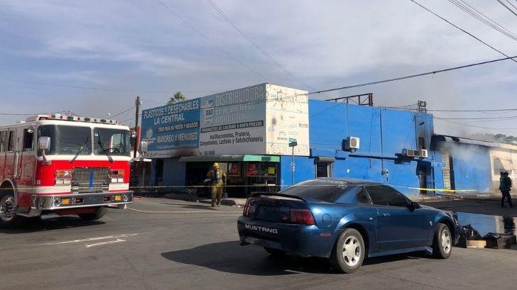 Bomberos detienen incendio que casi alcanza tanque de gas