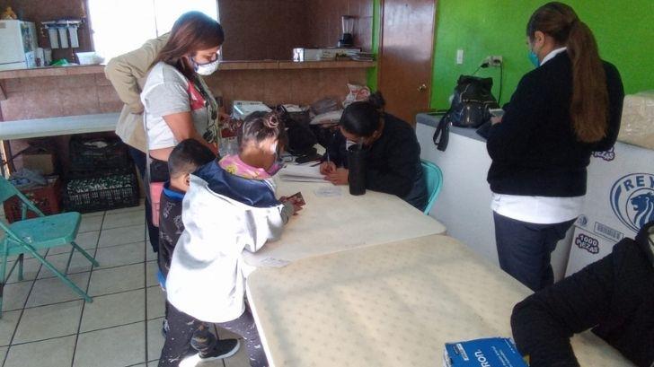 Personal de Salud atiende a migrantes en Nogales