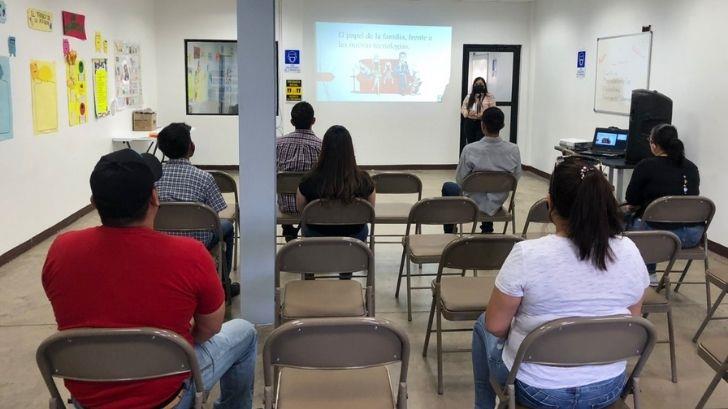 DIF Nogales imparte pláticas sobre uso de la tecnología en las familias