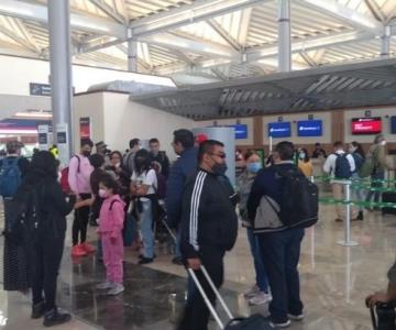 Primeros viajeros celebran magnitud del Aeropuerto Felipe Ángeles