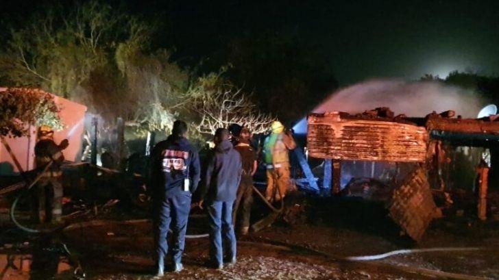 Incendio arrasa dos viviendas en Guaymas