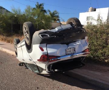 Guaymas: Volcamiento deja una persona herida y daños materiales