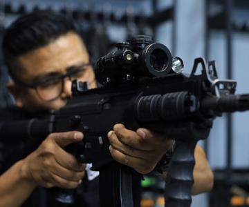 Ayuntamiento de Nogales entrega cartuchos y fusiles nuevos a elementos de seguridad