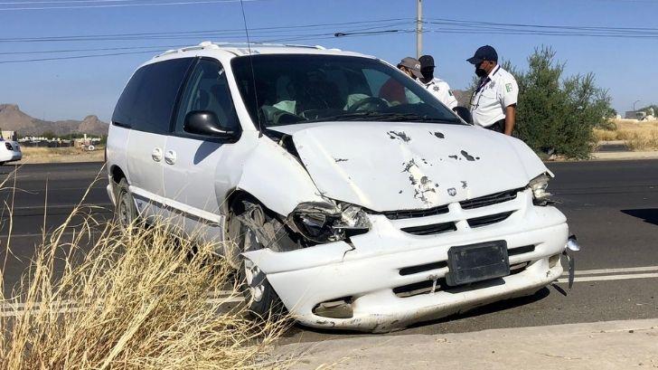 Hermosillo: automóviles se impactan en medio bulevar