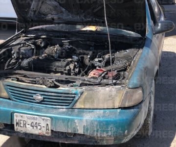 Vehículo se incendia en calles del norte de Hermosillo