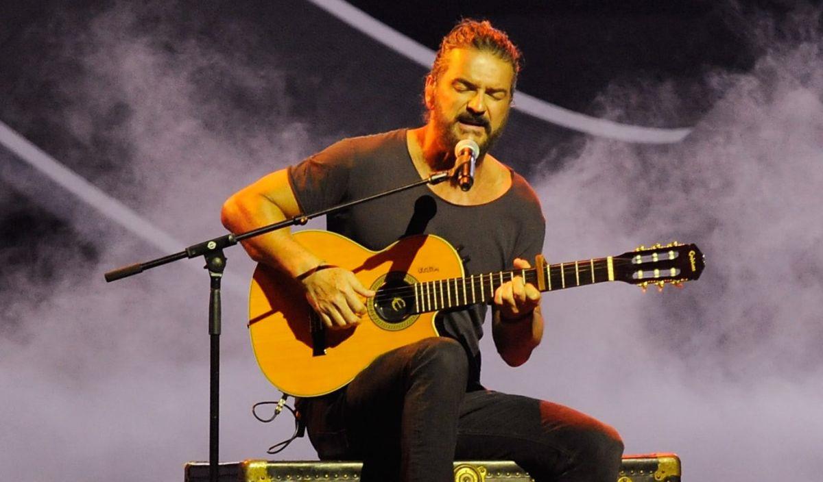 Fan de Arjona se quita la ropa en pleno concierto