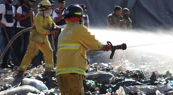 Efecto lupa provoca incendio en el relleno sanitario de Guaymas