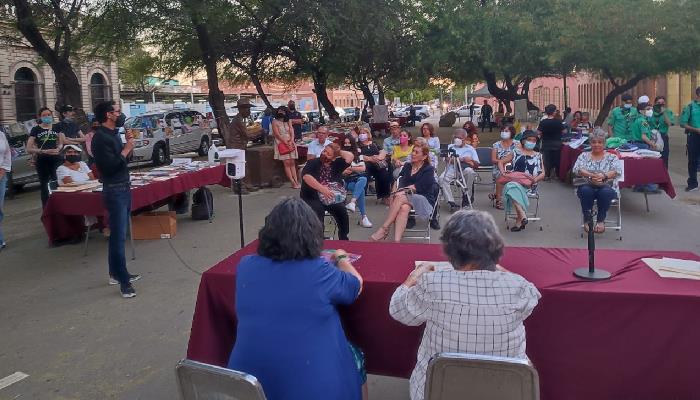 Familias aprovechan oferta cultural en la Plaza Hidalgo