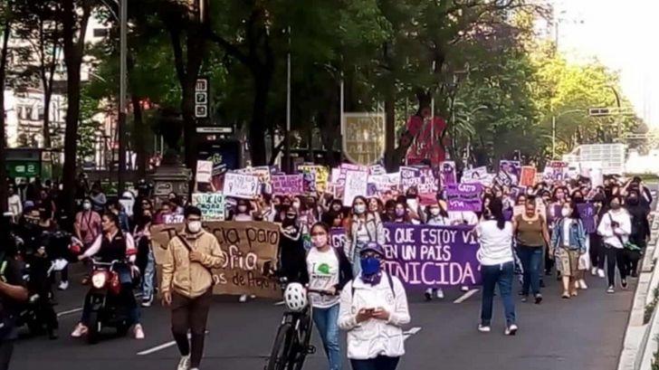 Marchan en CDMX por muerte de alumna de la prepa 4