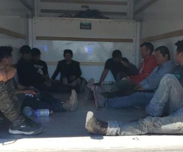 Autoridades de Arizona detienen a tres personas por transportar a 19 migrantes
