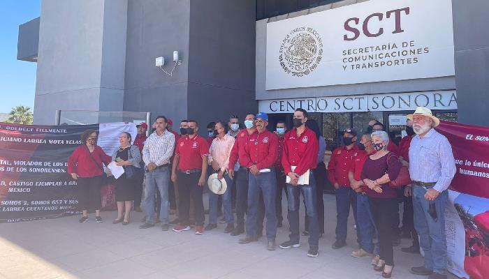 Mineros de Cananea se manifiestan por fuera de la SCT