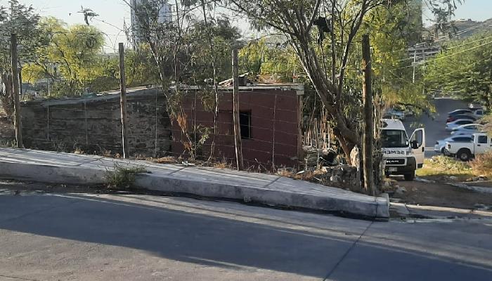 Encuentran a hombre sin vida en casa abandonada