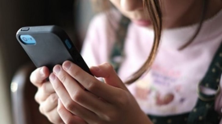 ¿Tus hijos pequeños tienen celulares propios? Esto podría interesarte