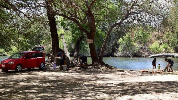 Vacionistas de Cajeme visitan presa Oviáchic durante la Semana Santa