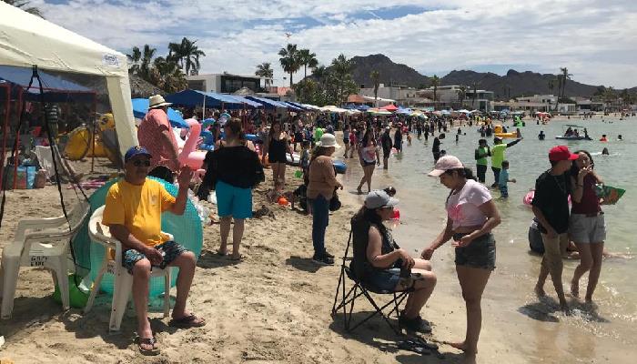 Llenan playas de Guaymas y San Carlos como hace tiempo no se veía
