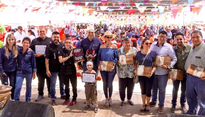 Antonio Astiazarán presencia Muestra Gastronómica de San Pedro el Saucito