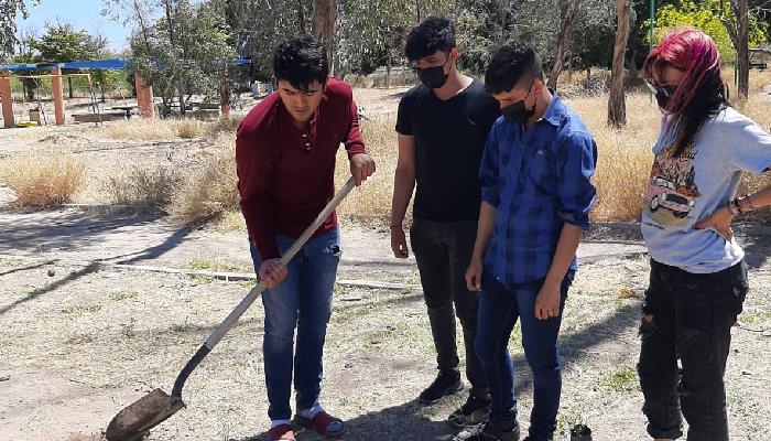 Alumnos de geociencias de la UES visitan La Sauceda