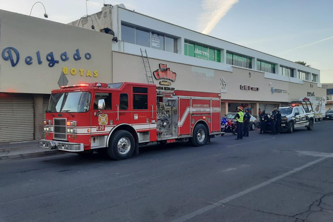 Moviliza a bomberos conato de incendio en restaurante de Hermosillo