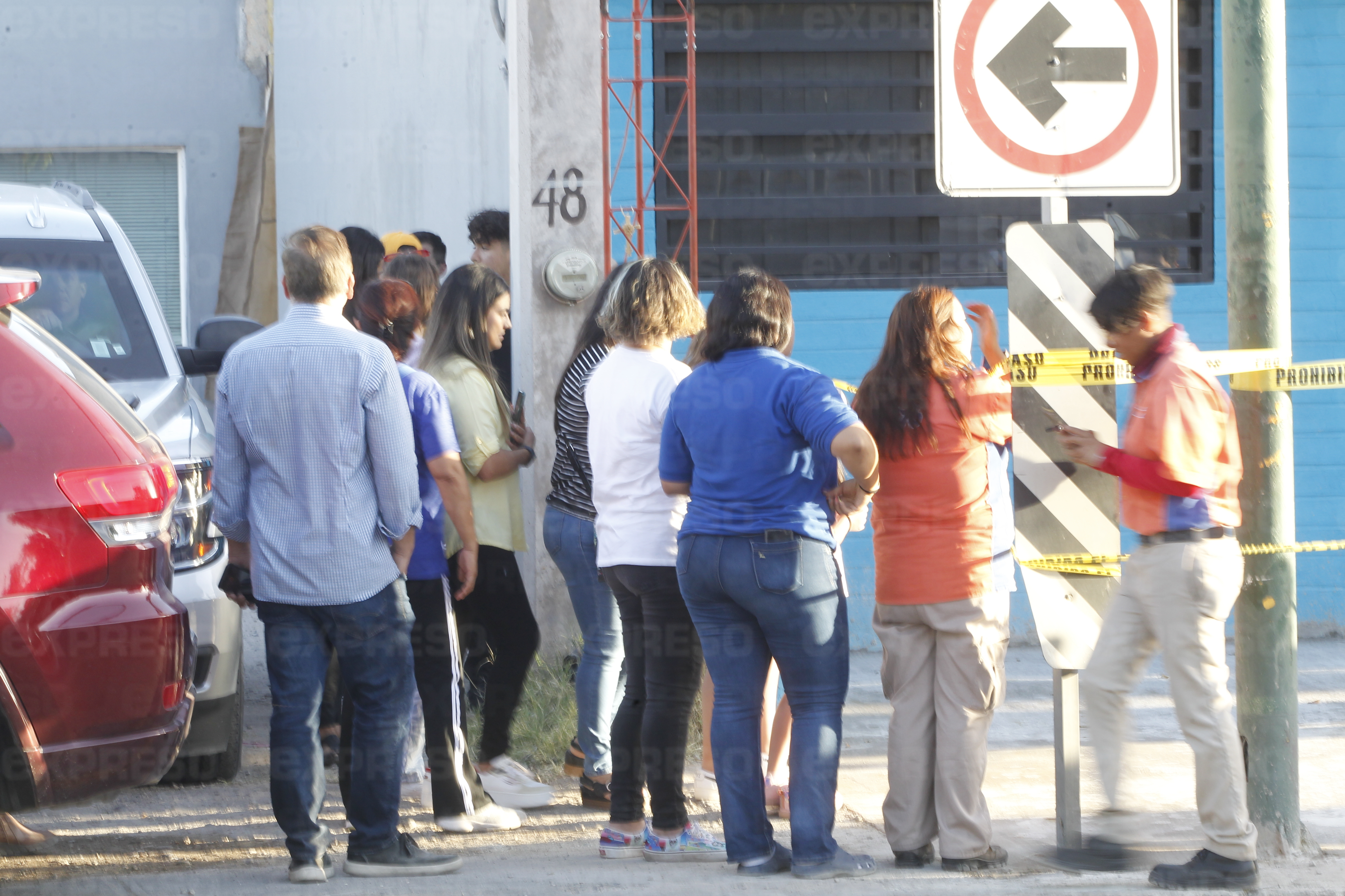 Captan a Christian Nodal saliendo de estudio de tatuajes en Hermosillo