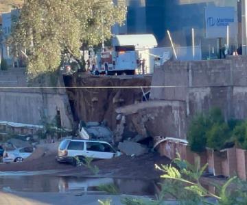 Fuga subterránea provoca derrumbe de barda; vehículos quedaron sepultados
